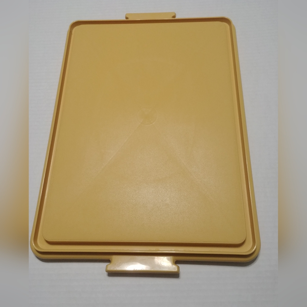 Tupperware harvest gold cake carrier Bottom Only Replacement piece
